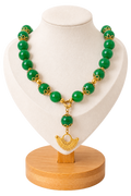 Collar de Jade verde con colgante precolombino